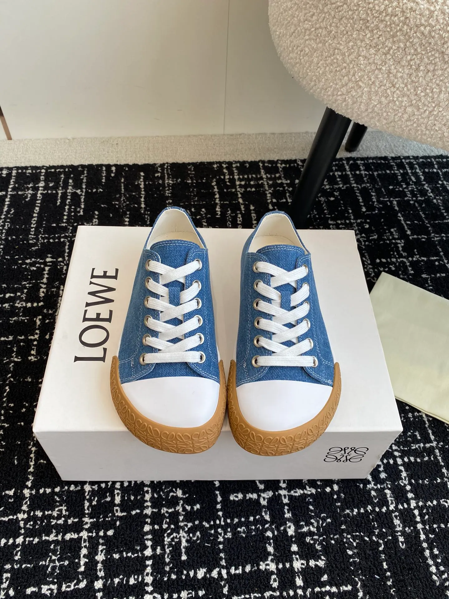 👟👟Ex-factory price 560👟👟 LOEWE 24ss new autumn and winter Terra Vulca lace-up sports shoes, large-toe vulcanized shoes, with vulcanized rubber soles and asymmetrical thick toes, wide last style, decorated with LOEWE logo label on the quarter *Anagram embossed outsole and upper high ZP customization, original material, imported canvas, outsole: ZP mold custom vulcanized outsole Insole: ZP customized insole Size: #35-41 (40 41 customized, non-returnable)